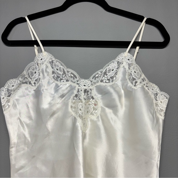 ✨Vintage Victoria's Secret White Satin Camisole Size S - Picture 2 of 9